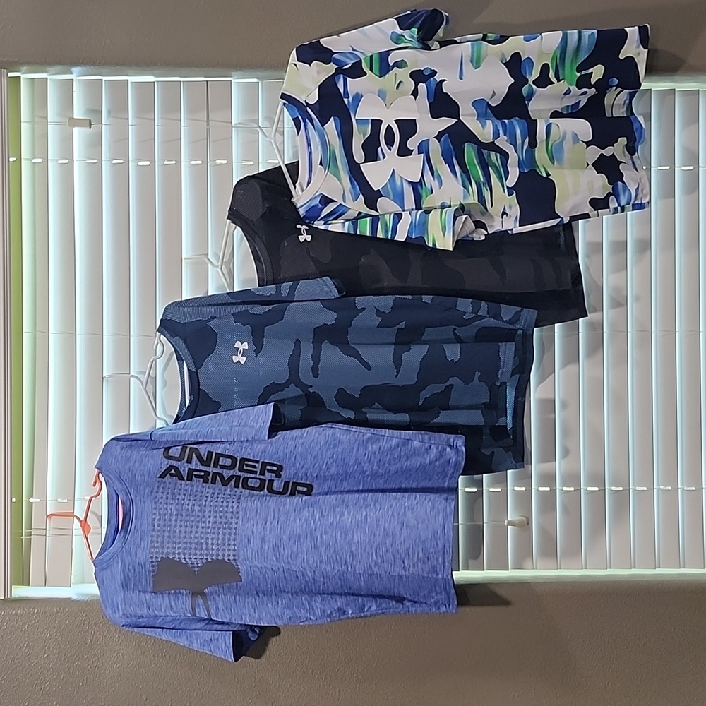 Boys size large under armour shirts
